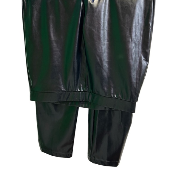 Halston Straight Leg Black Pleather Pants Size M - Picture 4 of 6